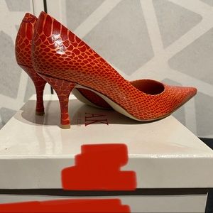 Nine West pumps size 5 1/2 orange/coral faux snake